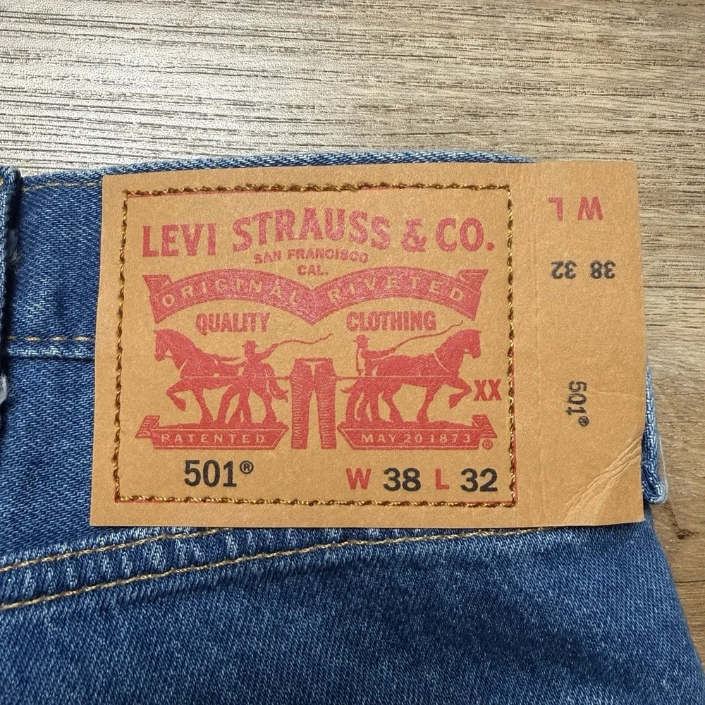 Levis 501 Jeans Men 38x32 Blue Original Fit Button Fly Medium Wash‎ Denim NEW